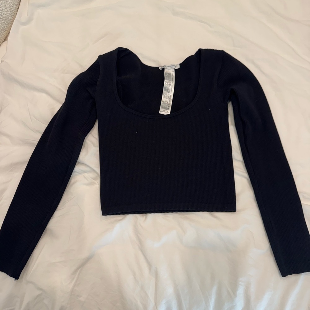Black Long Sleeve Crop